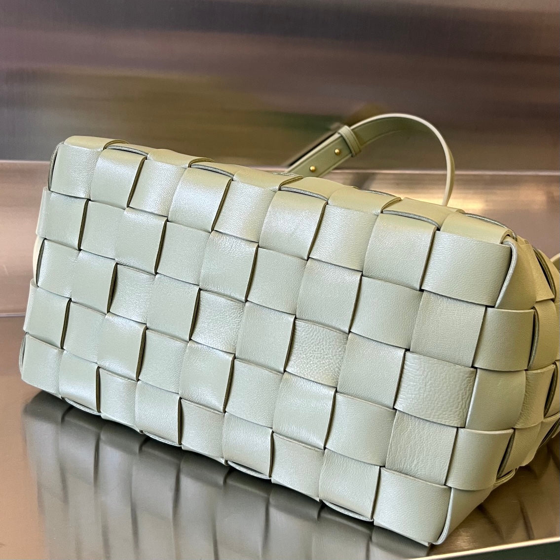 BOTTEGA VENETA MEDIUM 28 CASSETTE GREY LAMBSKIN