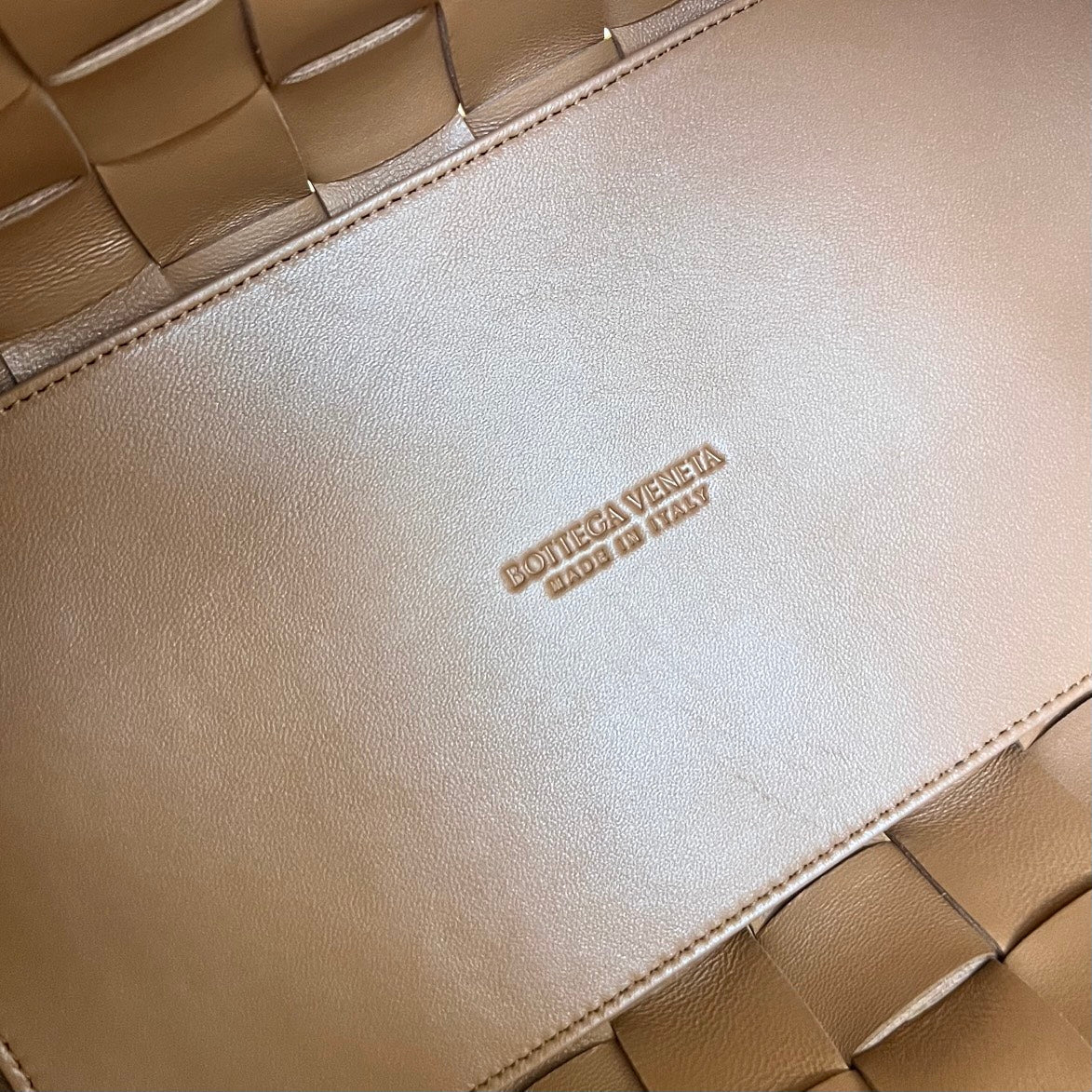 BOTTEGA VENETA MEDIUM 28 CASSETTE PEANUT BROWN LAMBSKIN