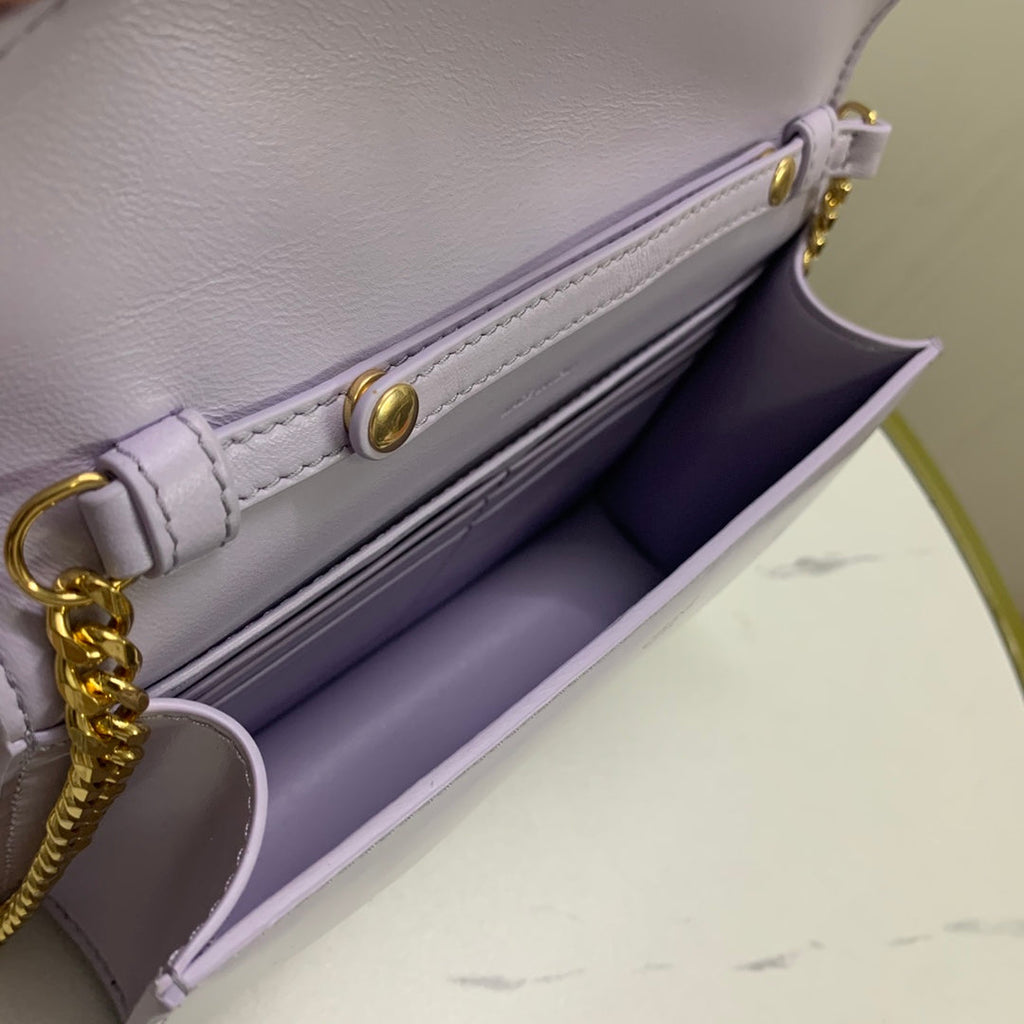 CELINE WALLET ON CHAIN MARGO 19 IN LIGHT LILAC SMOOTH CALFSKIN GOLD HARDWARE