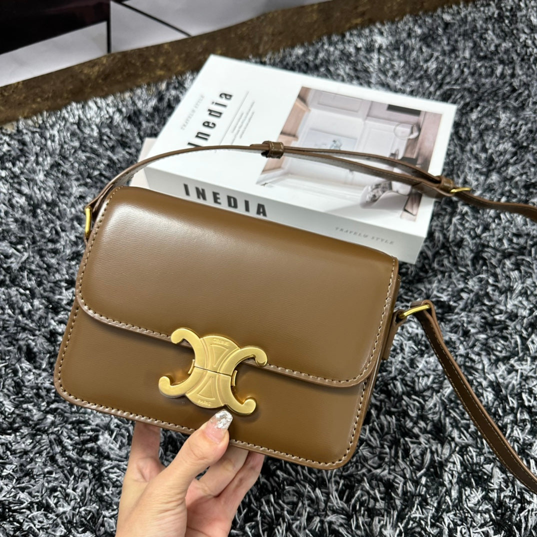CELINE TRIOMPHE TEEN 18 CARAMEL BROWN COWHIDE LEATHER