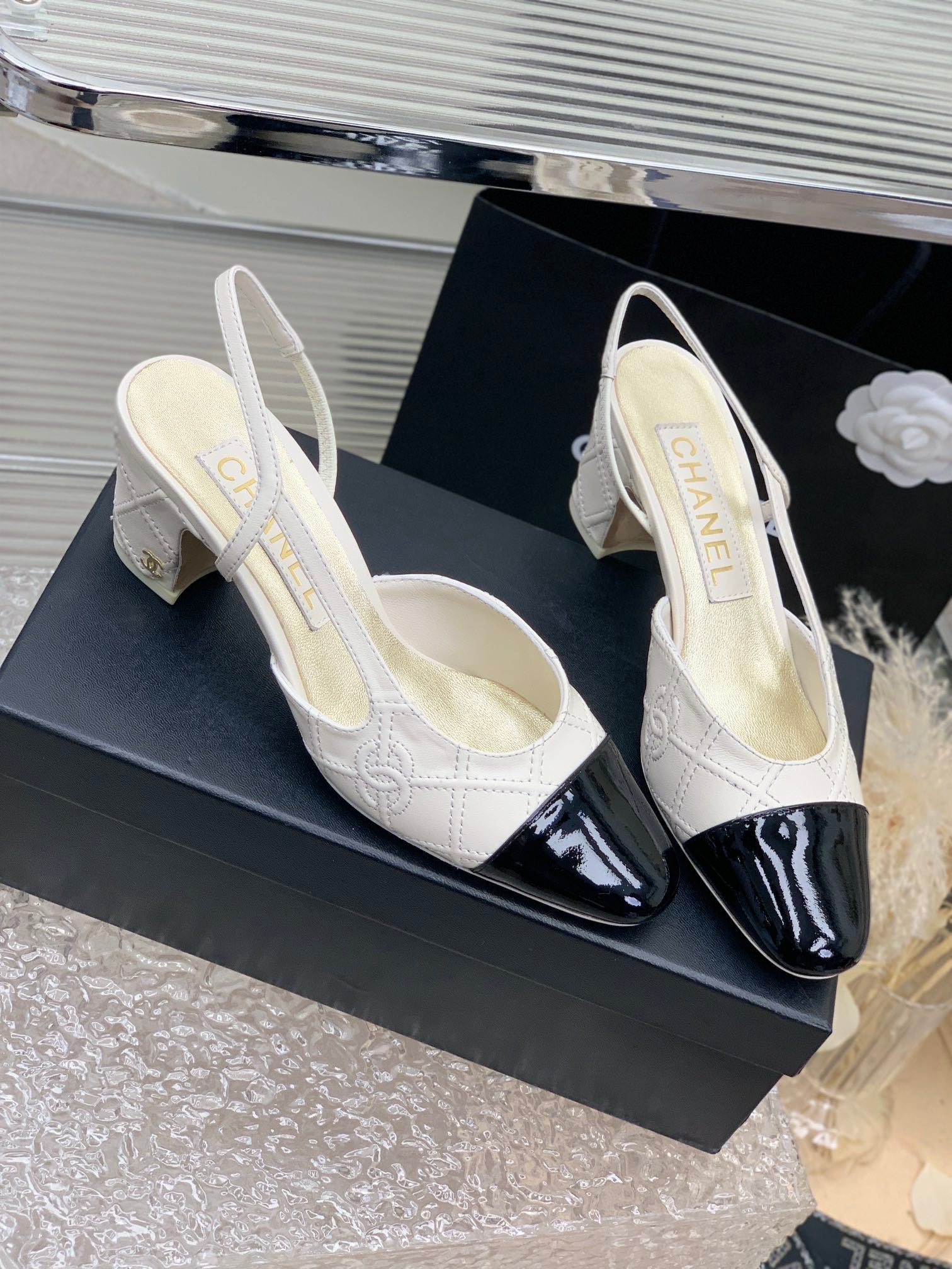 CHANEL HIGH SLINGBACKS 65 WHITE MIX BLACK CALFSKIN