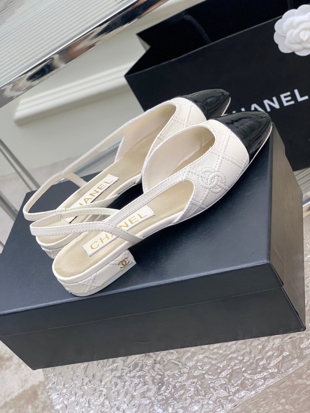 CHANEL SLINGBACKS 20 WHITE MIX BLACK CALFSKIN
