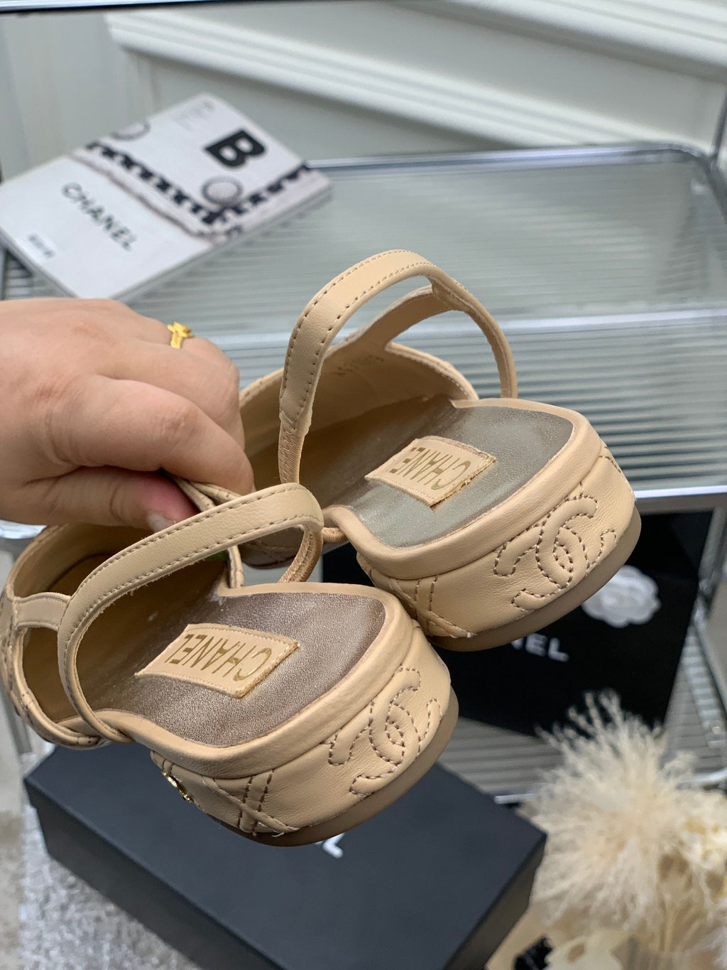 CHANEL SLINGBACKS 20 BEIGE CREAM MIX BLACK CALFSKIN
