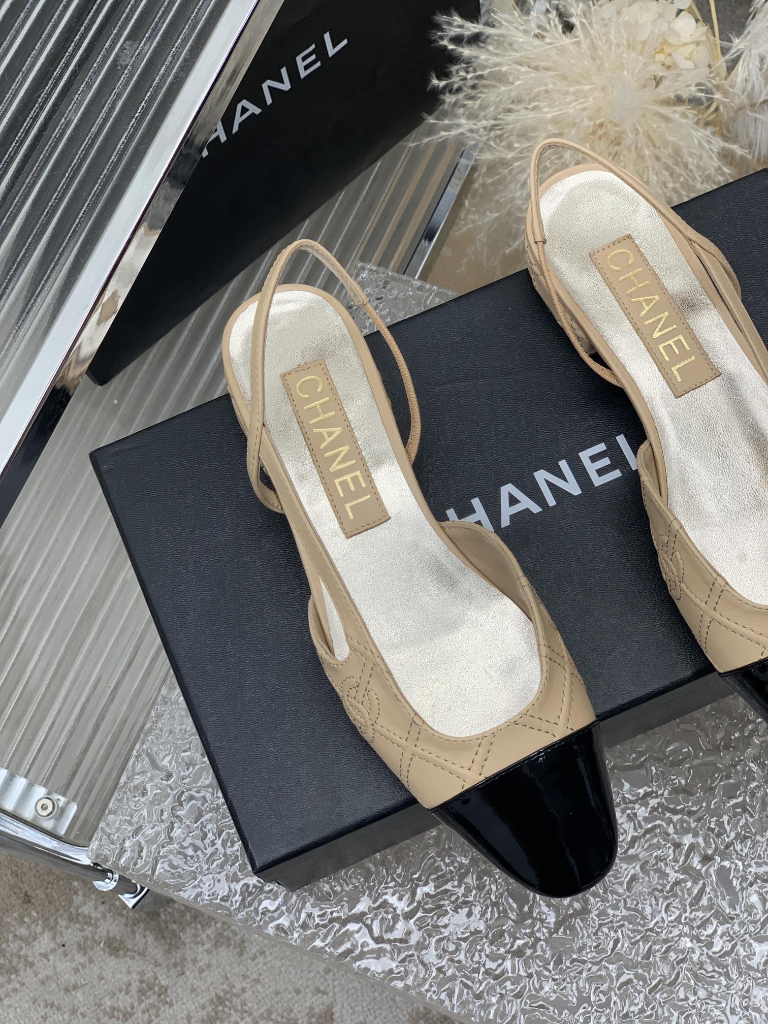 CHANEL SLINGBACKS 20 BEIGE CREAM MIX BLACK CALFSKIN