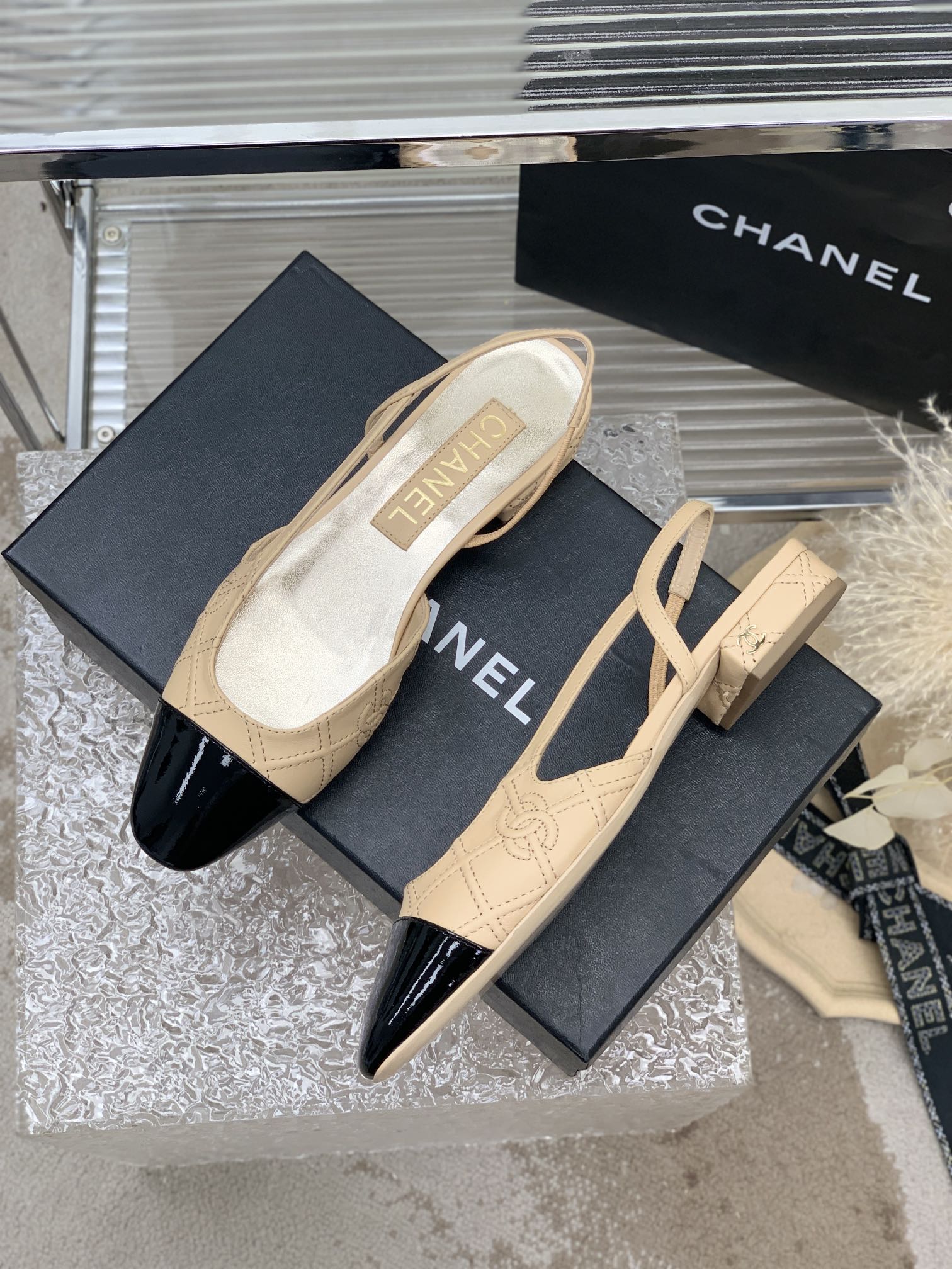 CHANEL SLINGBACKS 20 BEIGE CREAM MIX BLACK CALFSKIN