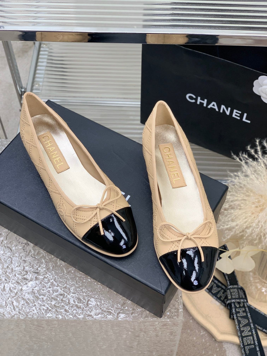 CHANEL BALLET FLAT GLOSSY BLACK MIX BEIGE LAMBSKIN