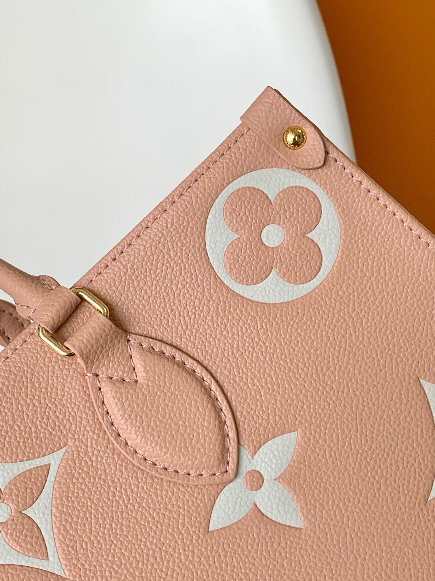 LOUIS VUITTON ONTHEGO MM 35CM LIGHT PINK WHITE