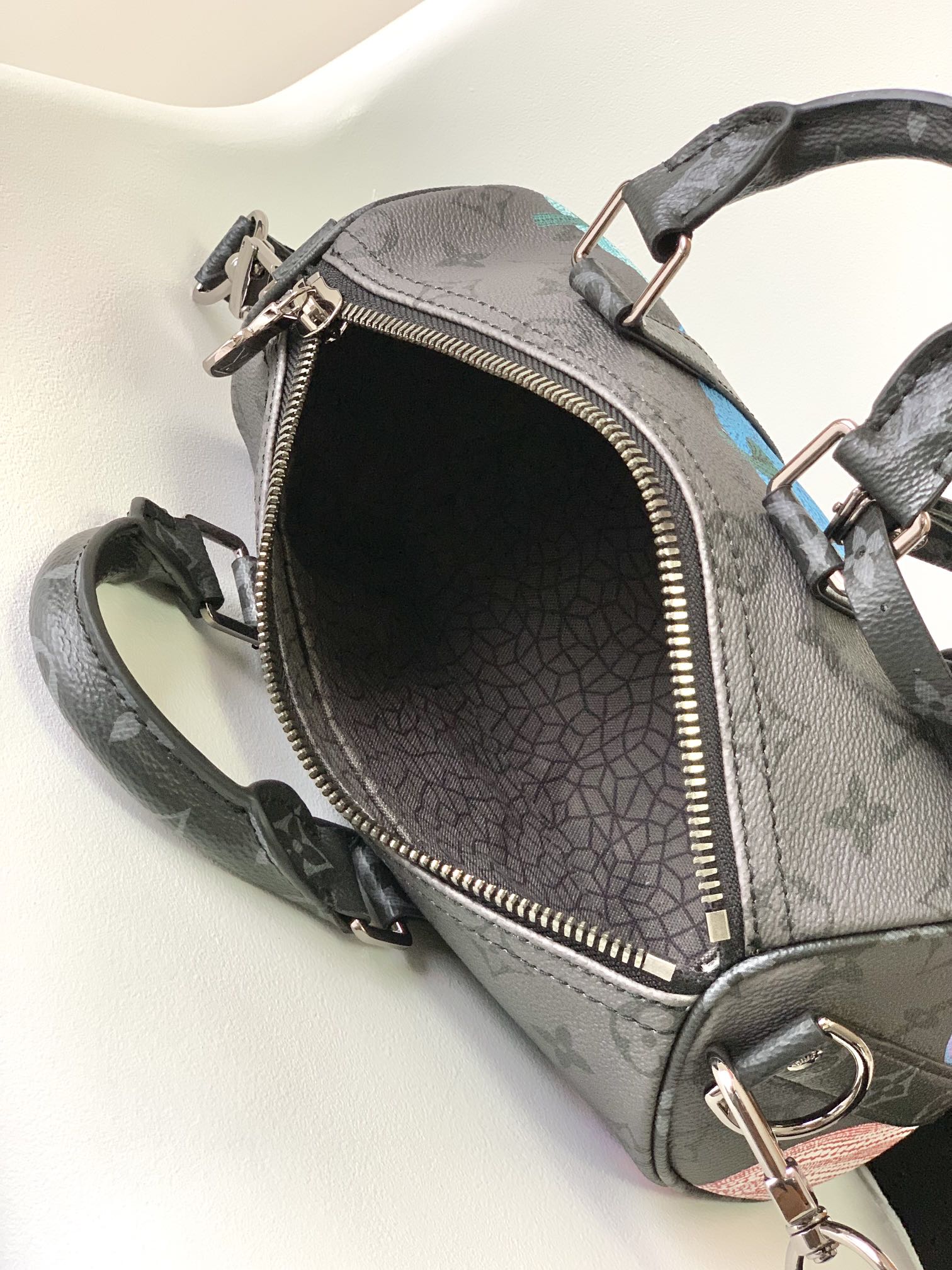 LOUIS VUITTON KEEPALL BANDOULIÈRE 21 IN MULTICOLOR CALFSKIN