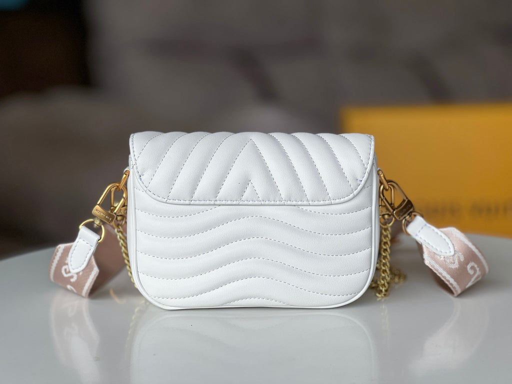 LOUIS VUITTON LV 25S WAVE MULTI POCHETTE 19 IN WHITE CALFSKIN GOLD HARDWARE