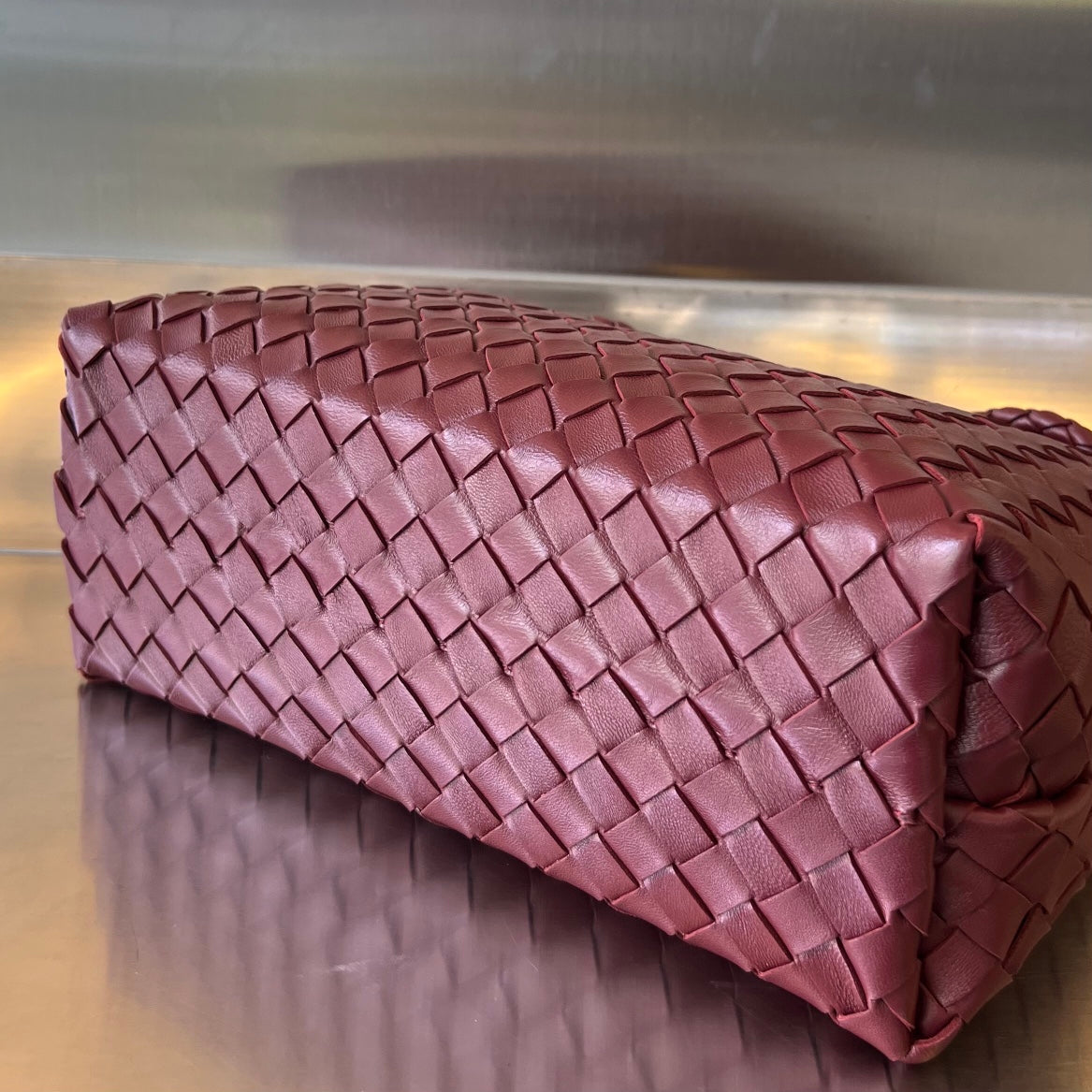 BOTTEGA VENETA MEDIUM ANDIAMO 32 IN BURGUNDY LAMBSKIN