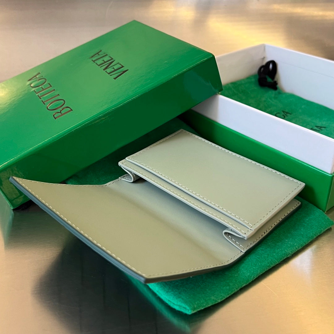BOTTEGA VENETA INTRECCIATO BUSINESS 11 EMERALD GREEN CALFSKIN CARD CASE
