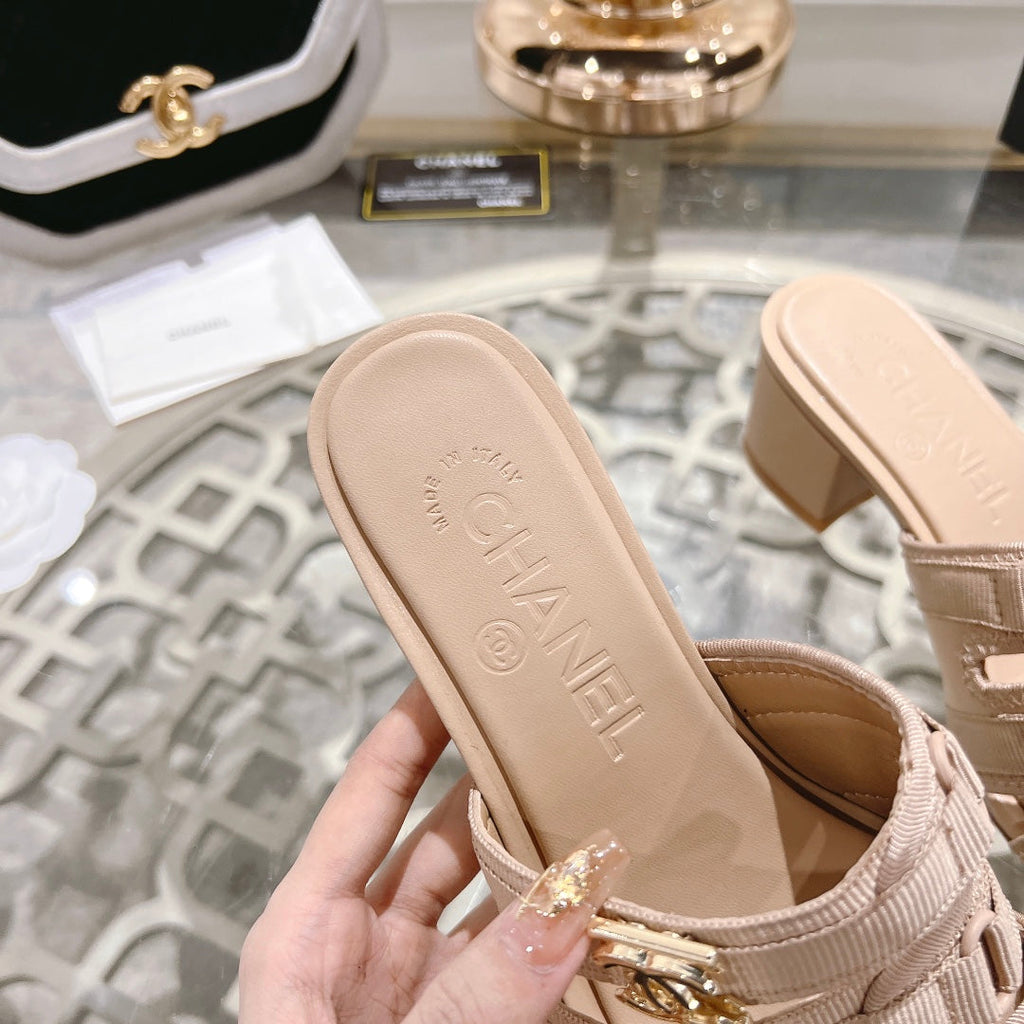 CHANEL Double C  Xiaoxiang Chain Fabric Head Chunky High Heel Cream Lambskin