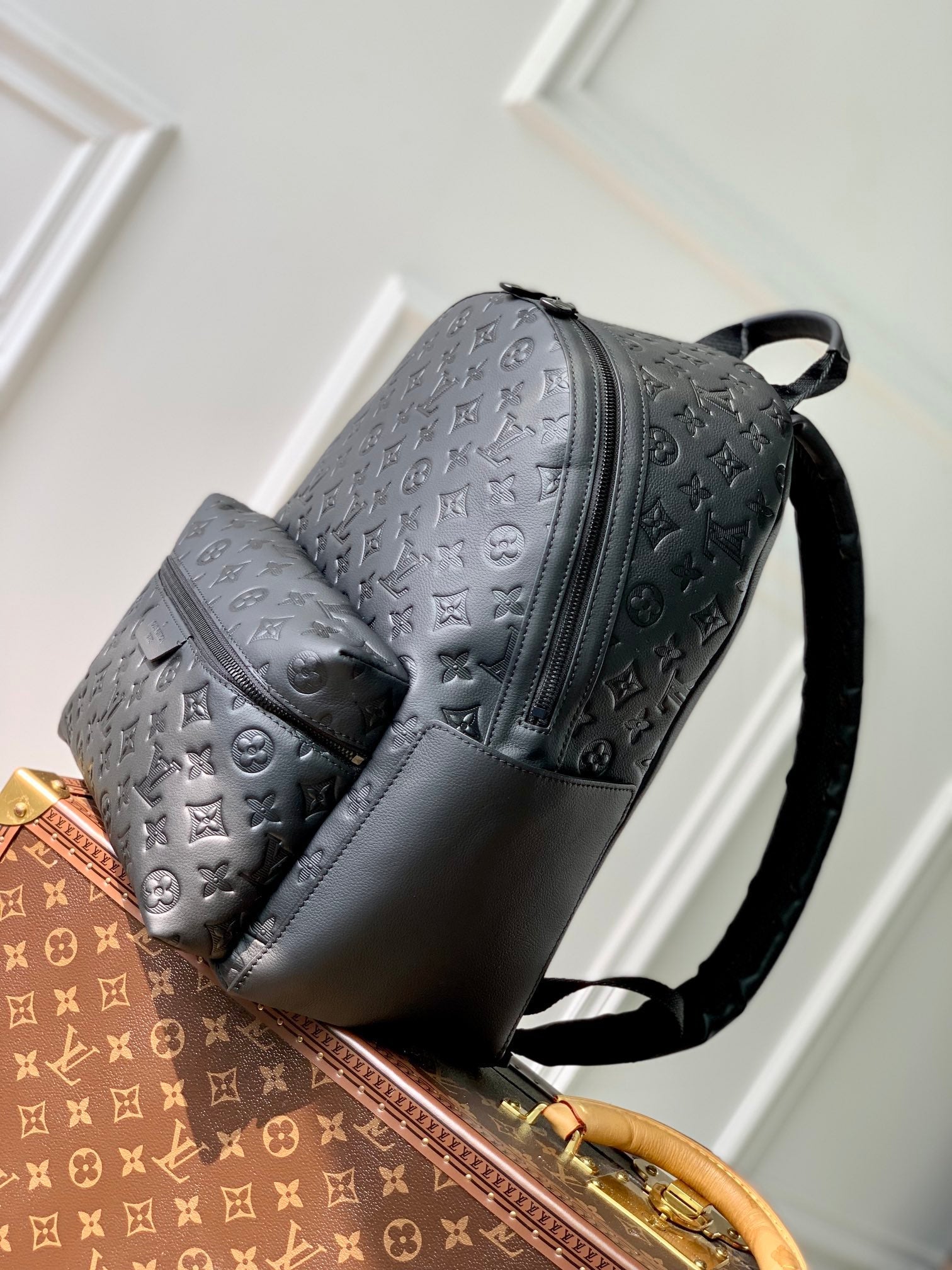 LOUIS VUITTON DISCOVERY PM BACKPACK 38 IN BLACK MONOGRAM LAMBSKIN