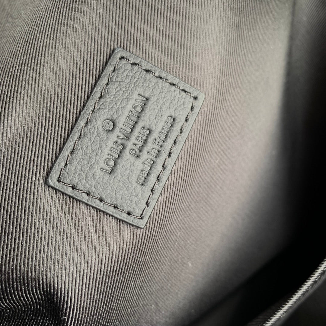 LOUIS VUITTON DISCOVERY PM BACKPACK 38 IN BLACK MONOGRAM LAMBSKIN