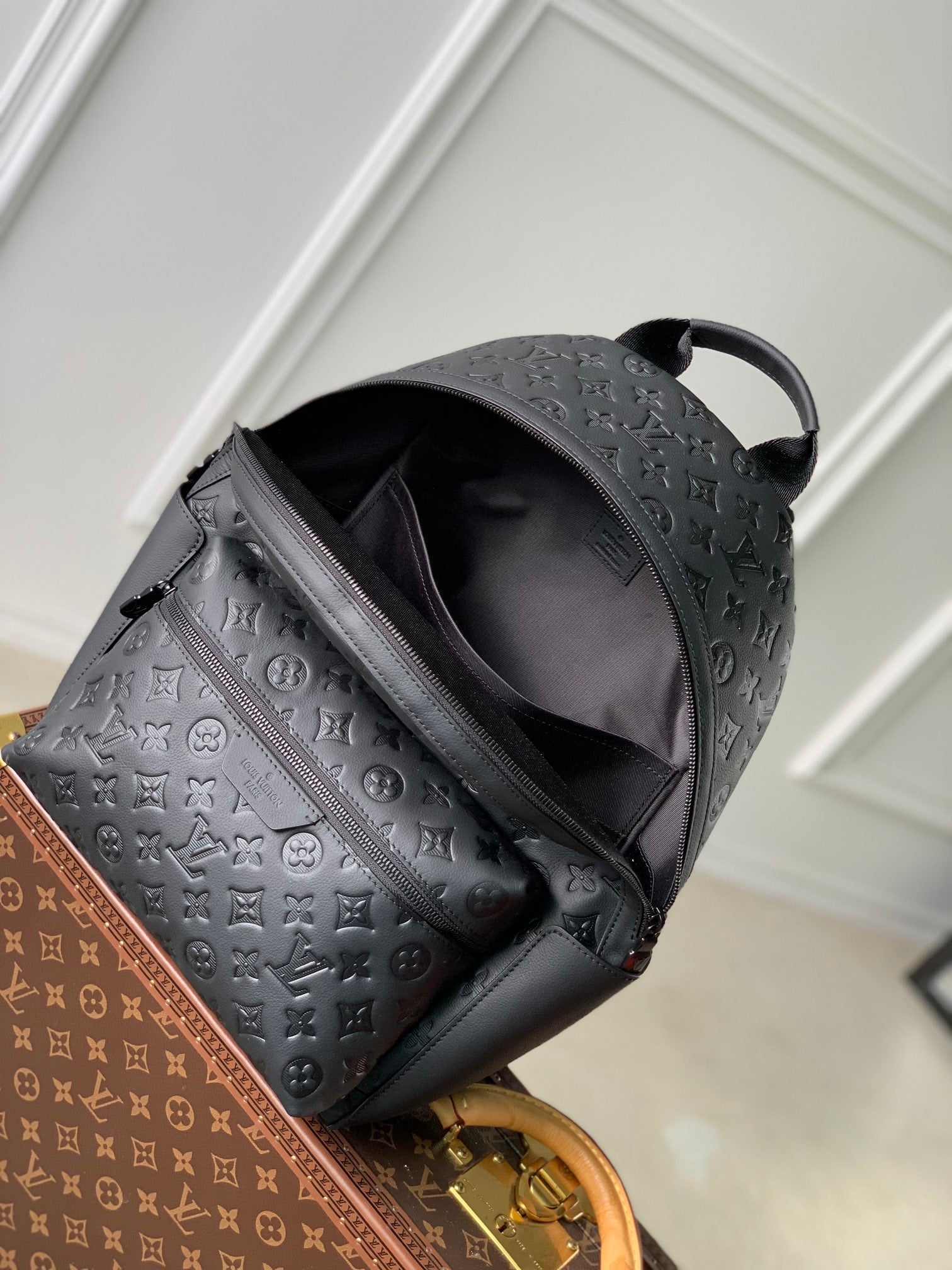 LOUIS VUITTON DISCOVERY PM BACKPACK 38 IN BLACK MONOGRAM LAMBSKIN