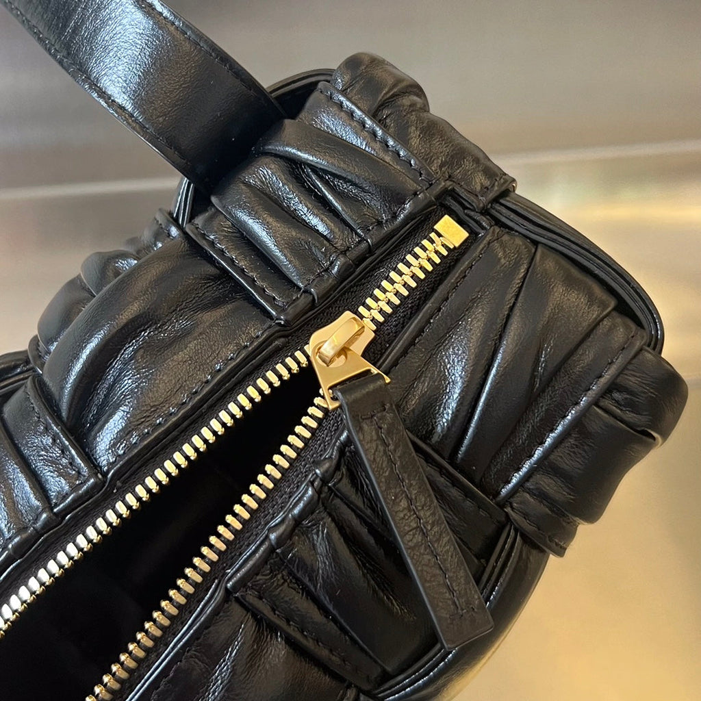 BOTTEGA VENETA SMALL BRICK CASSETTE 23 IN BLACK SOFT LAMBSKIN