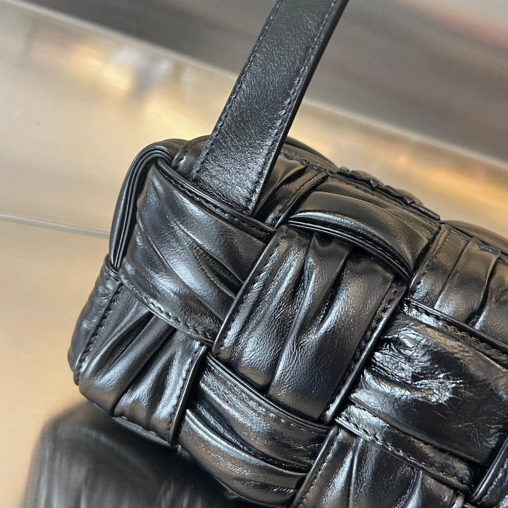 BOTTEGA VENETA SMALL BRICK CASSETTE 23 IN BLACK SOFT LAMBSKIN