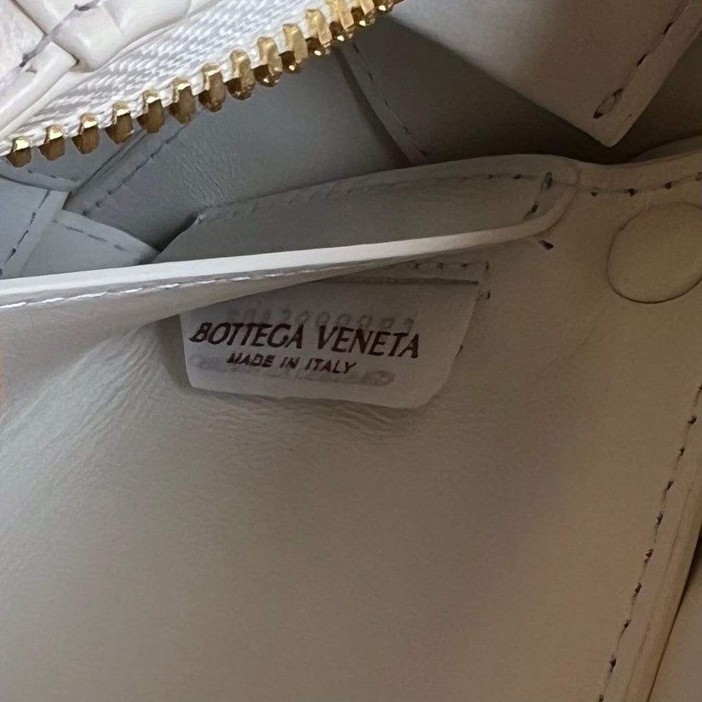 BOTTEGA VENETA SMALL BRICK CASSETTE 23 IN WHITE SOFT LAMBSKIN