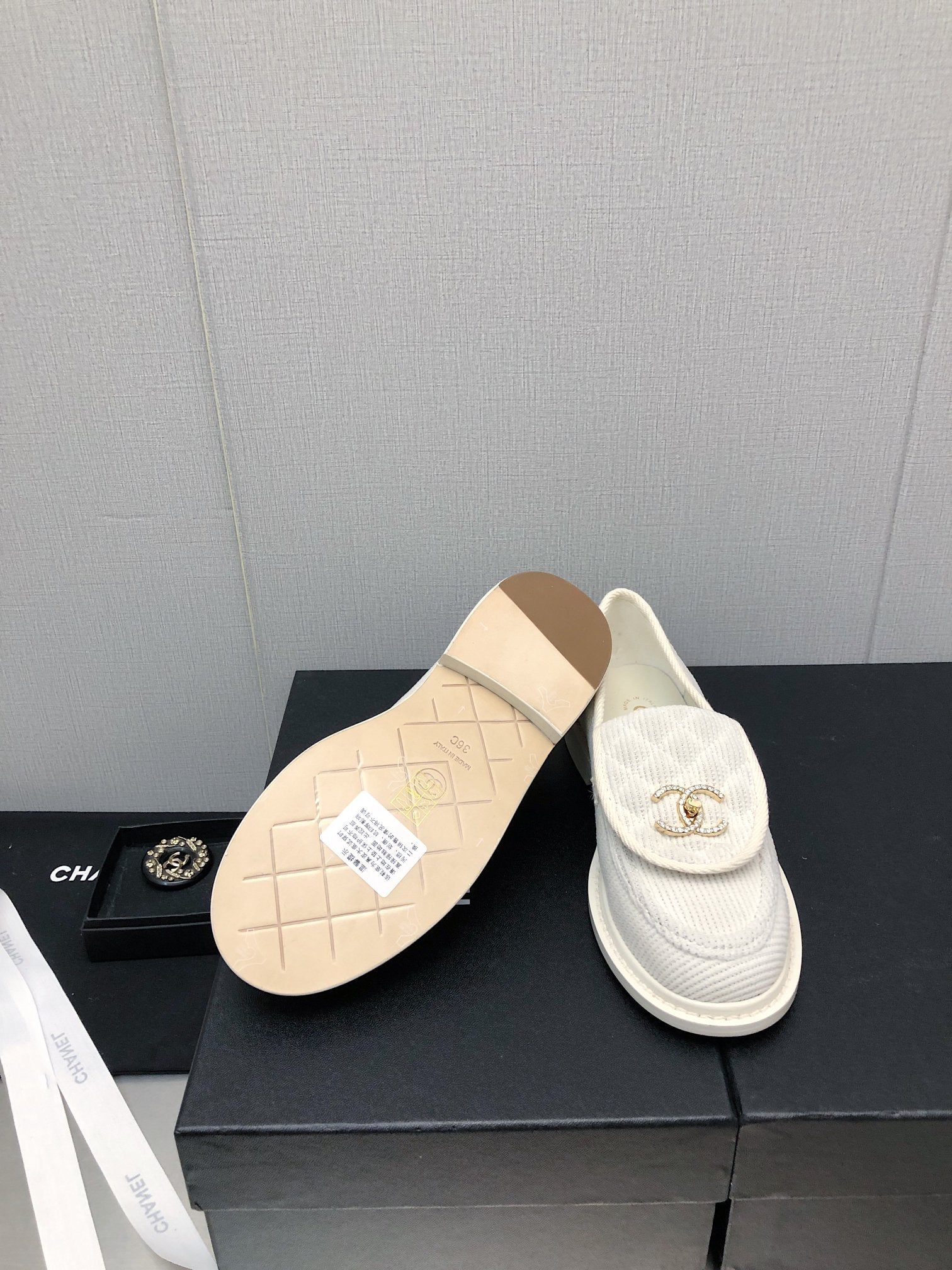 CHANEL moasins white denim 40mm