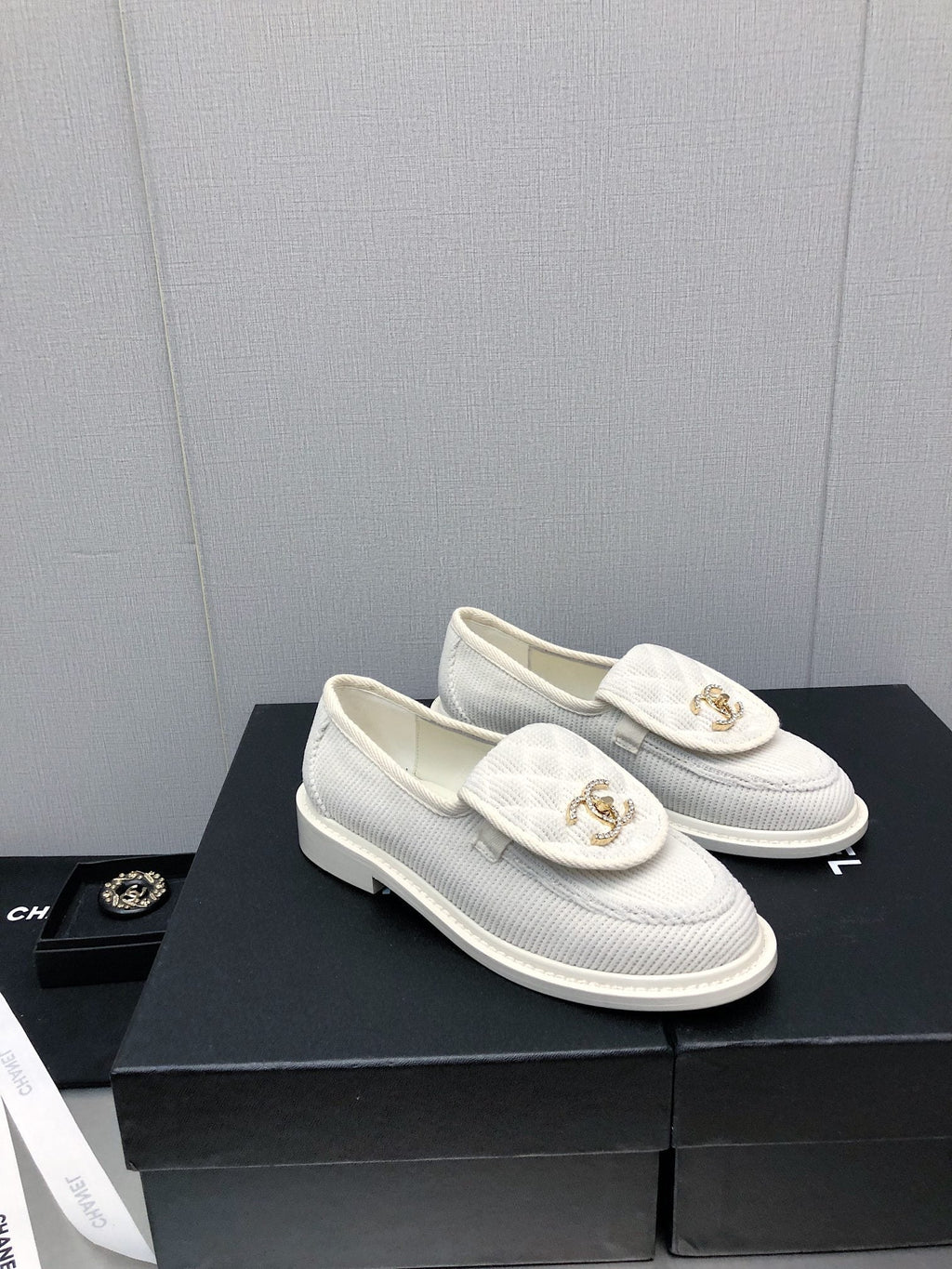 CHANEL moasins white denim 40mm