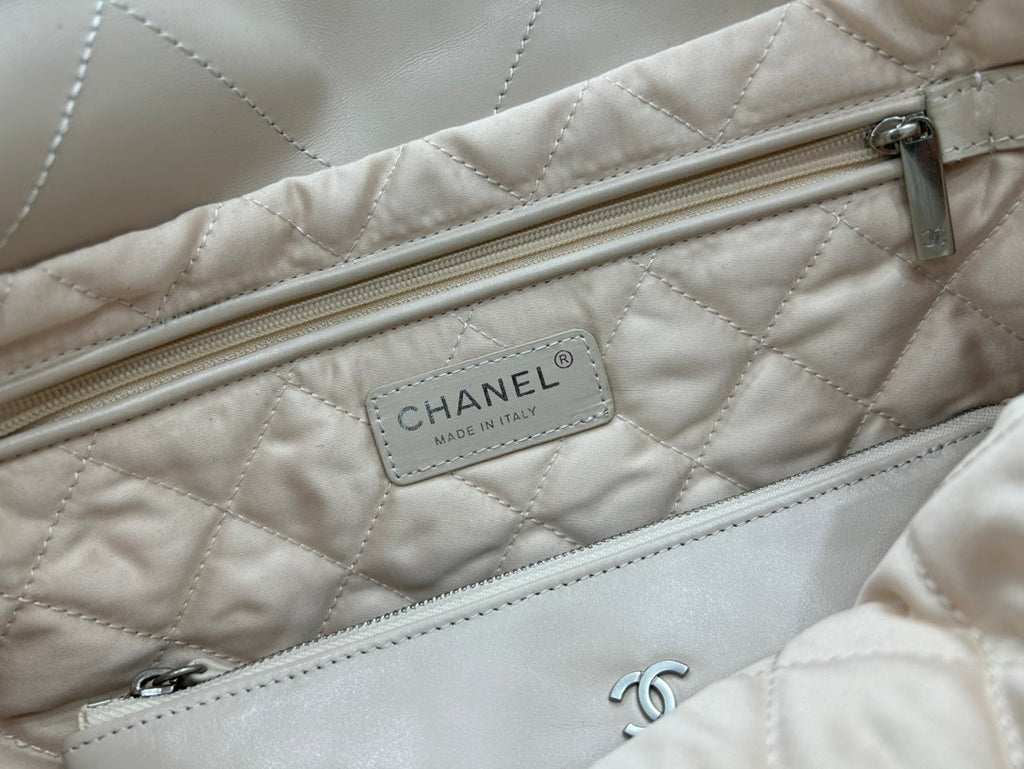 CHANEL MEDIUM 37 HANDBAG IN BEIGE CREAM CALFSKIN SILVER HARDWARE