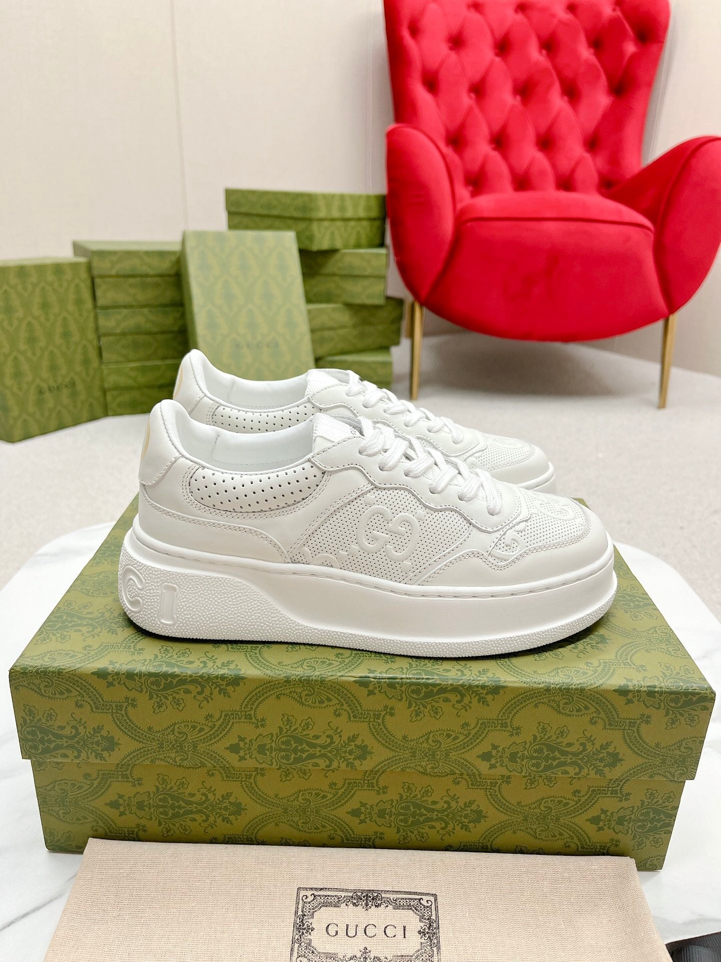 GUCCI EMBOSSED TRAINER WHITE CALFSKIN