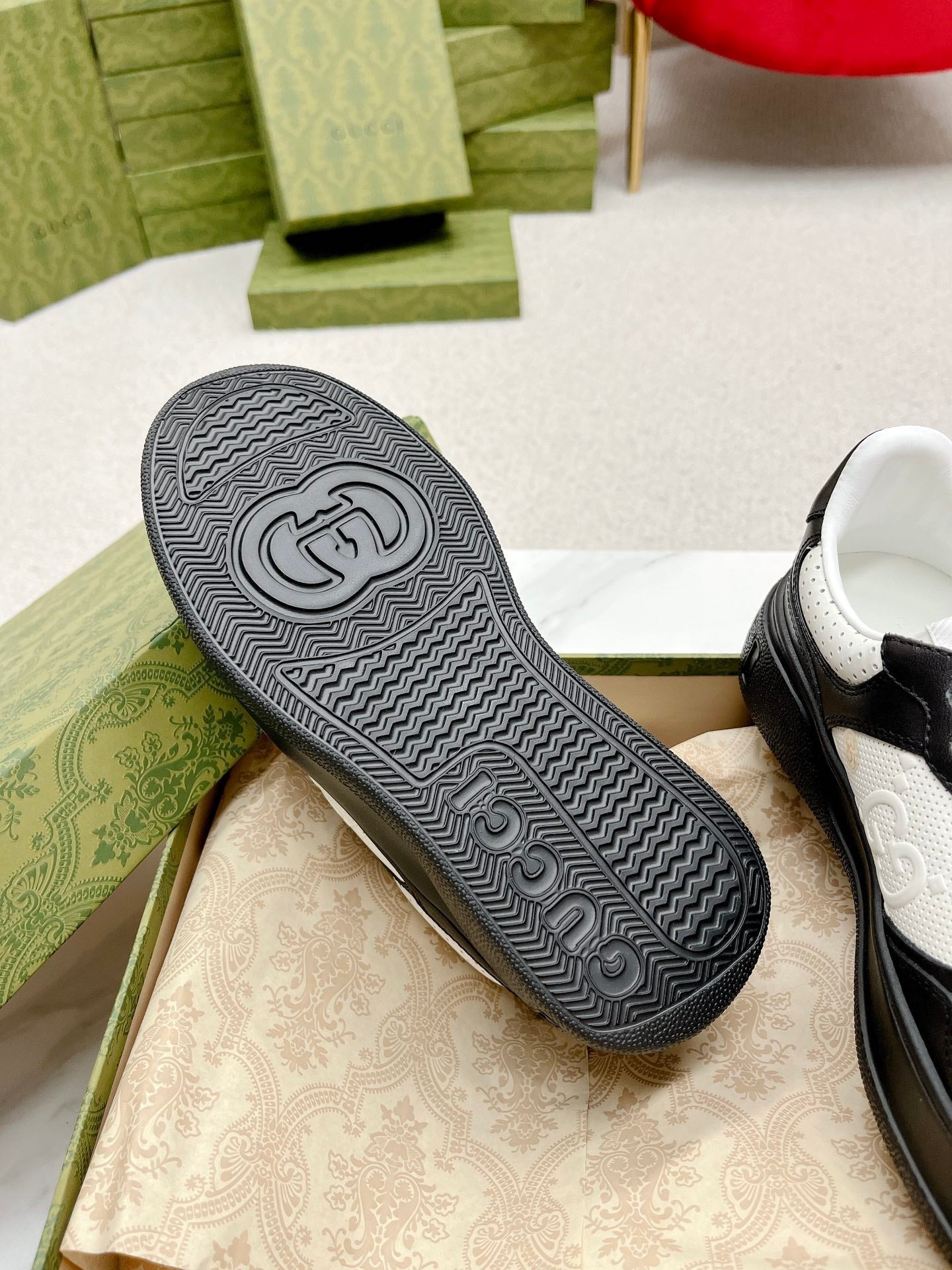 GUCCI EMBOSSED TRAINER BLACK AND WHITE CALFSKIN