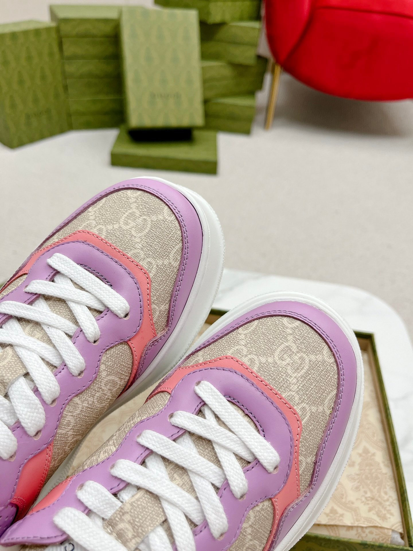 GUCCI TRAINER LIGHT GRAY AND PURPLE CALFSKIN
