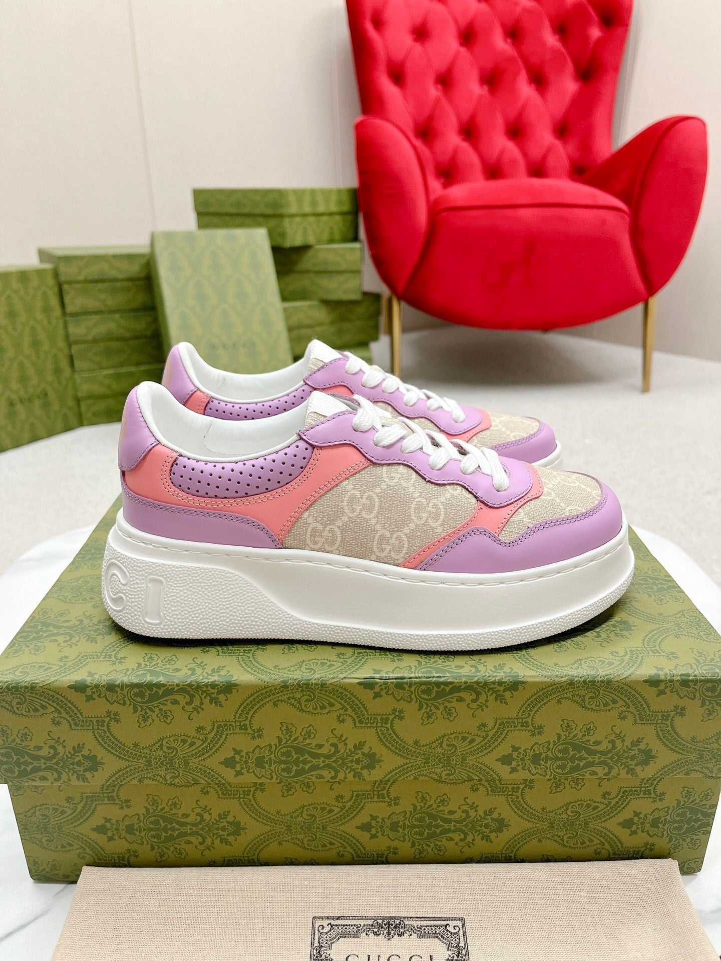 GUCCI TRAINER LIGHT GRAY AND PURPLE CALFSKIN