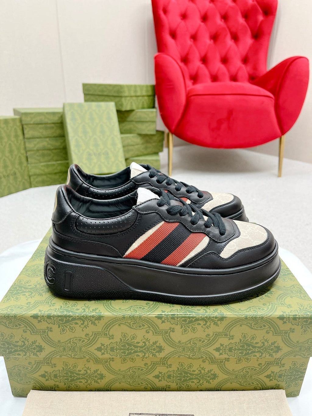 GUCCI TRAINER BLACK AND CREAM CALFSKIN
