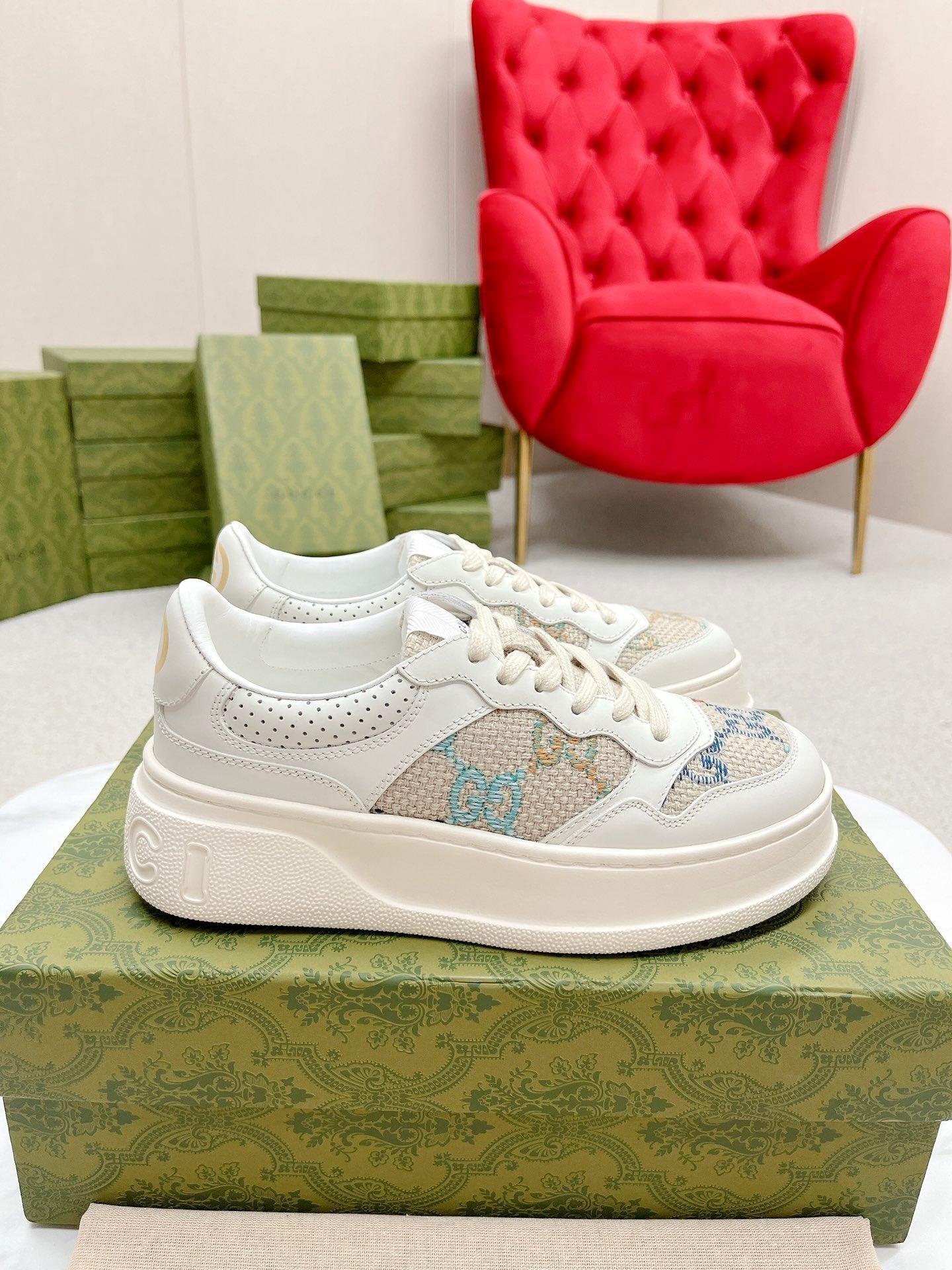 GUCCI TRAINER WHITE AND CREAM CALFSKIN