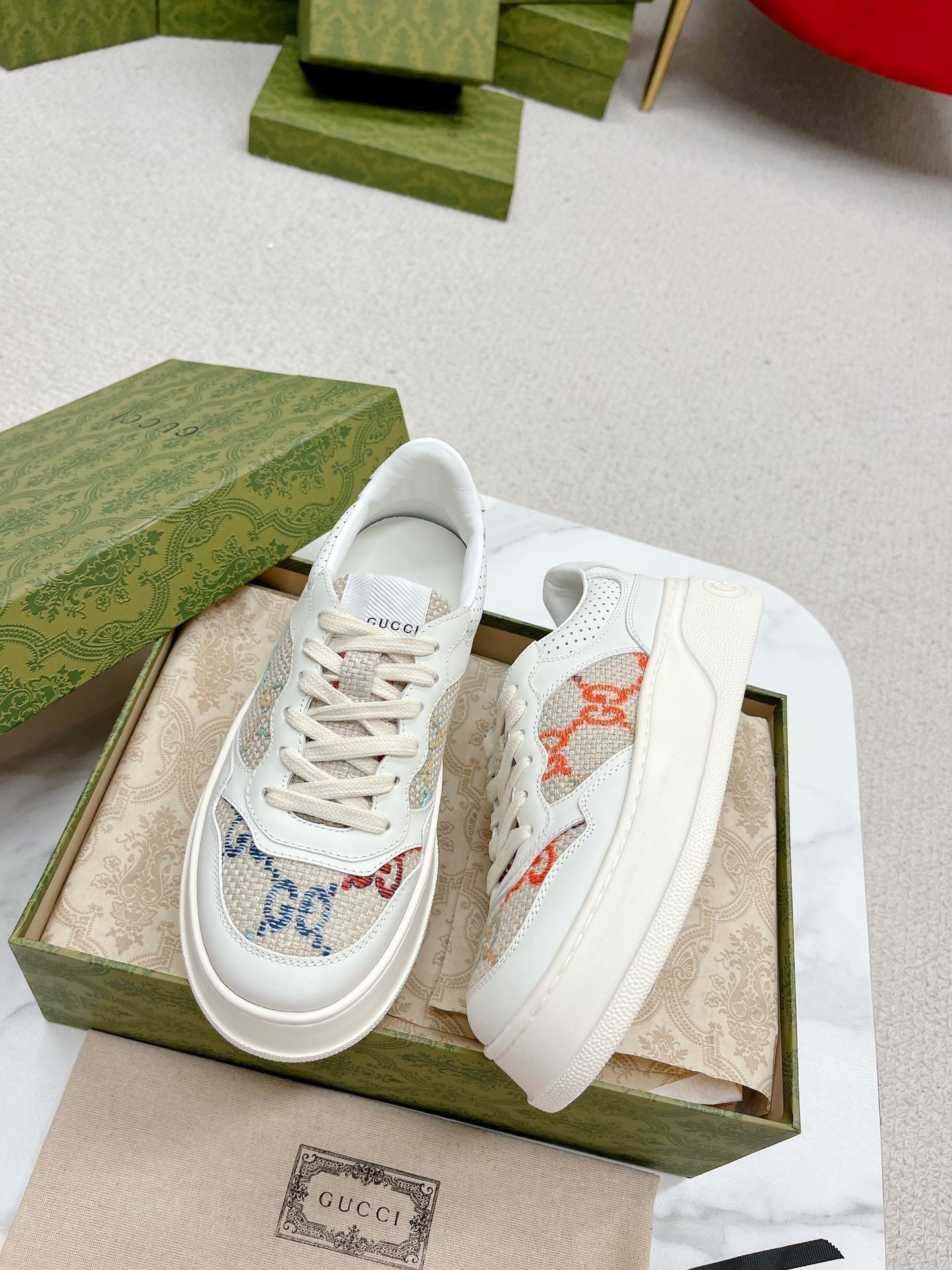 GUCCI TRAINER WHITE AND CREAM CALFSKIN