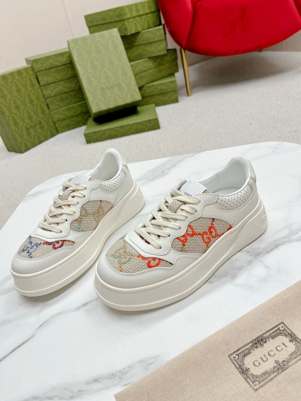 GUCCI TRAINER WHITE AND CREAM CALFSKIN