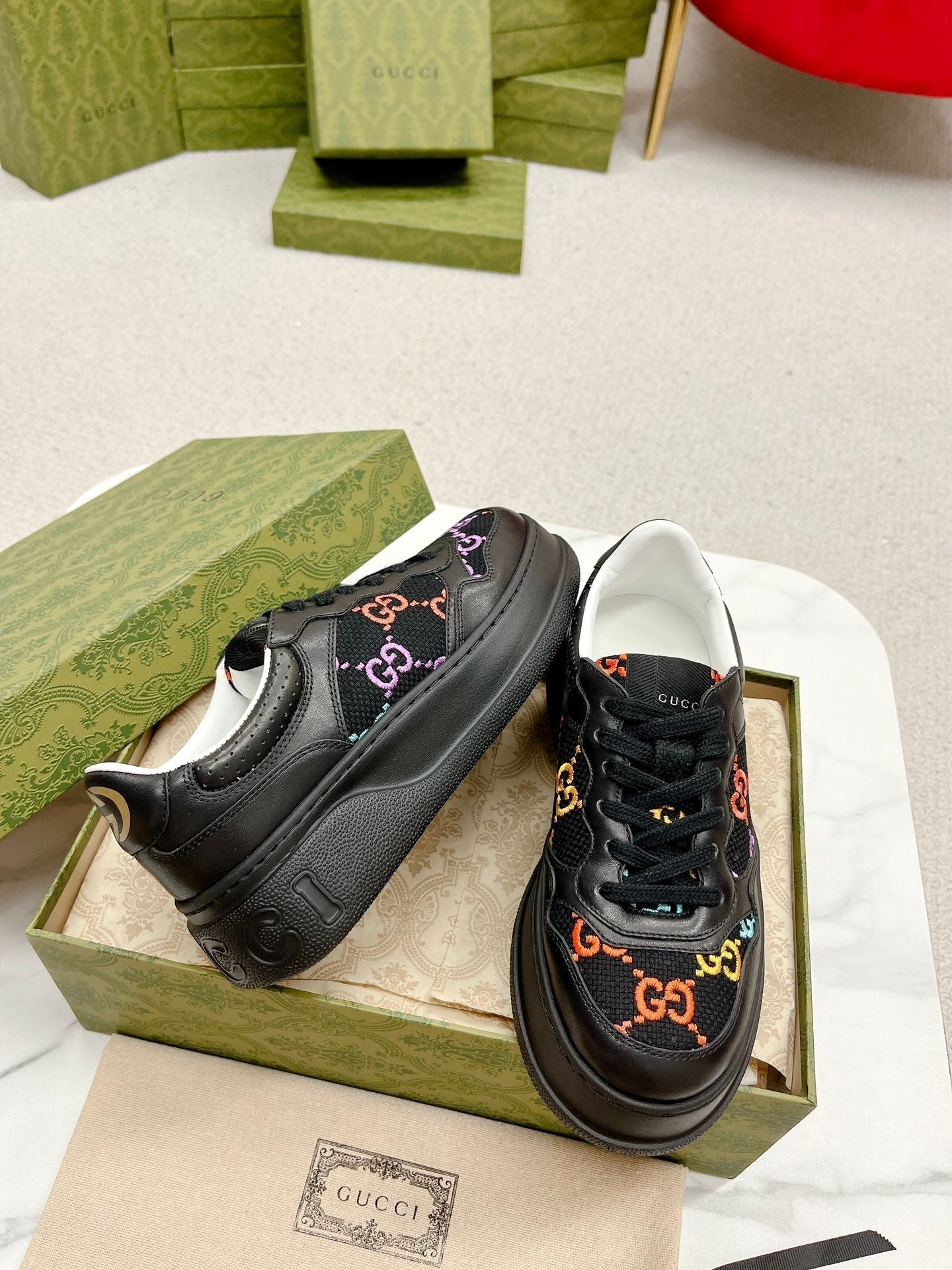 GUCCI TRAINER BLACK CALFSKIN WITH PATTERN