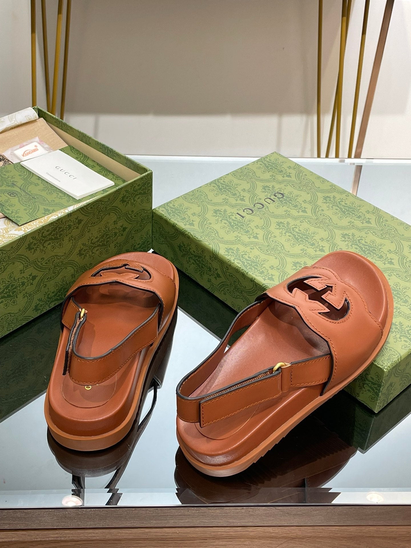 GUCCI INTERLOCKING G CUT OUT SANDAL CARAMEL LAMBSKIN