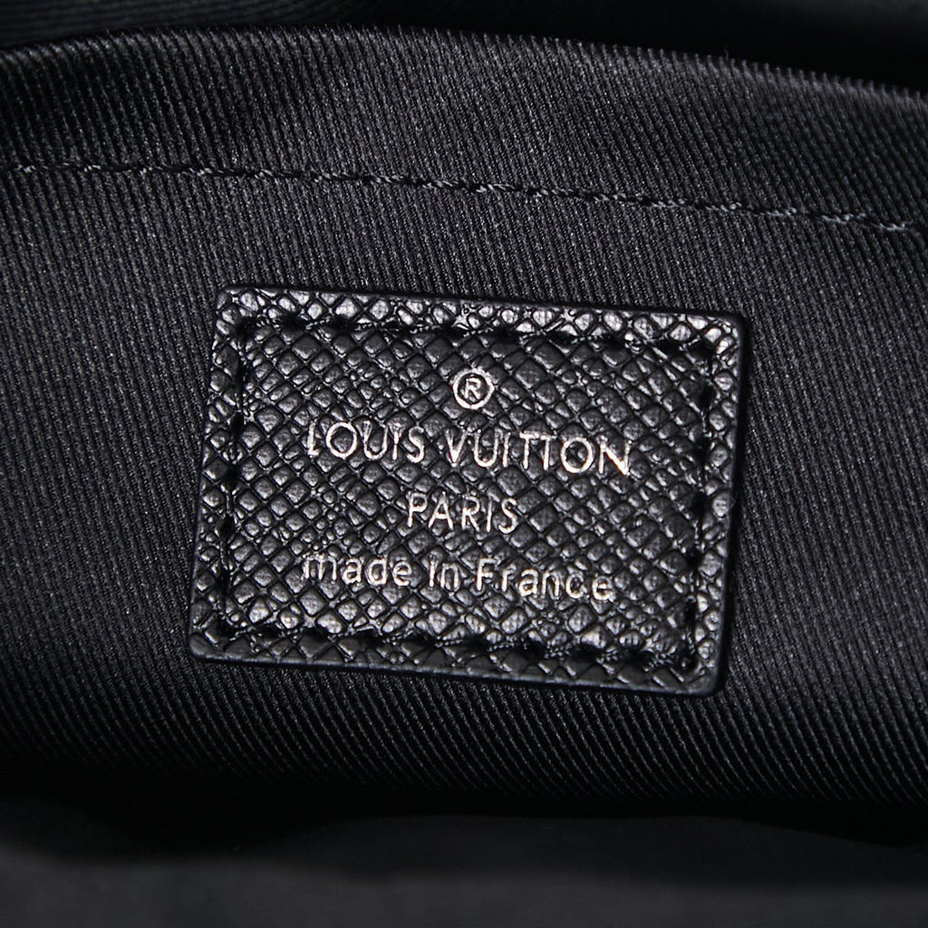 LOUIS VUITTON OUTDOOR MESSENGER 26 IN BLACK TAIGA LEATHER MIX MONOGRAM ECLIPSE CANVAS