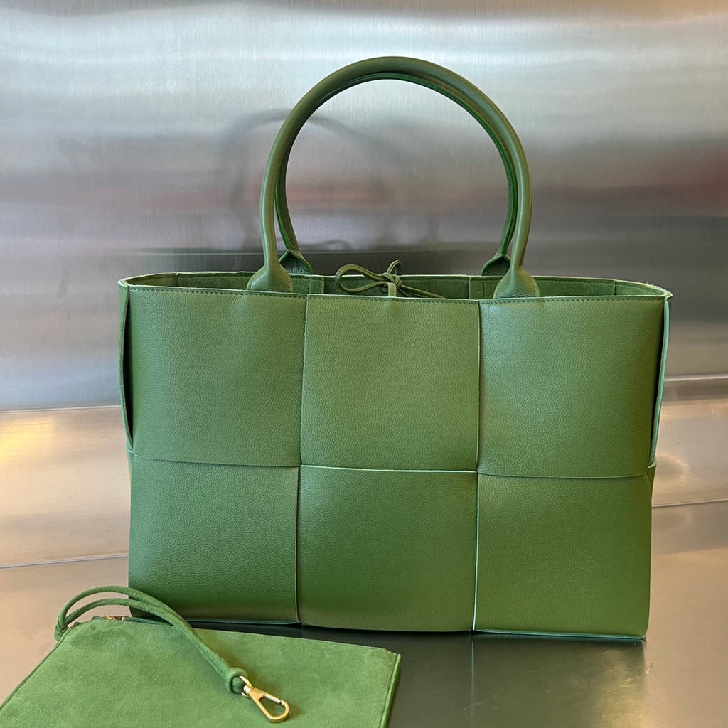 BOTTEGA VENETA ARCO TOTE 36 IN GLADE GREEN CALFSKIN