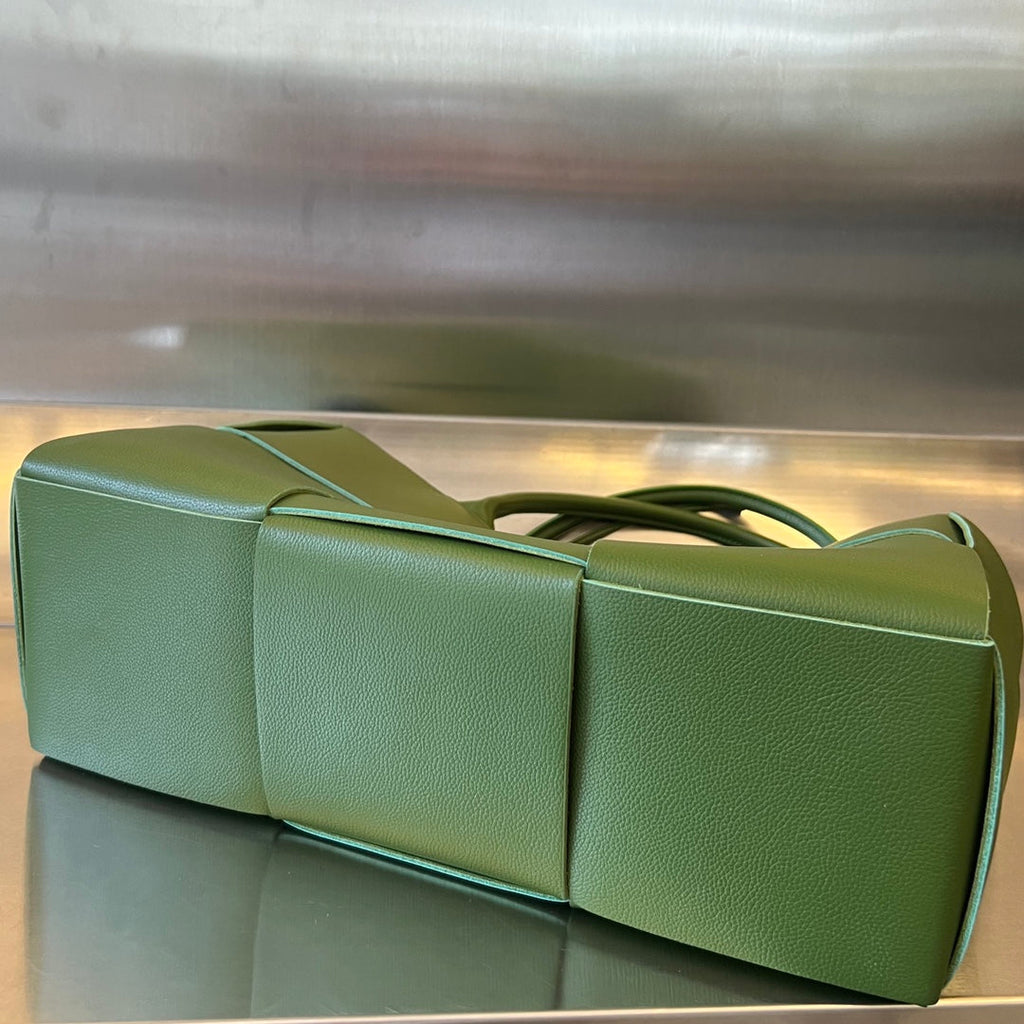 BOTTEGA VENETA ARCO TOTE 36 IN GLADE GREEN CALFSKIN