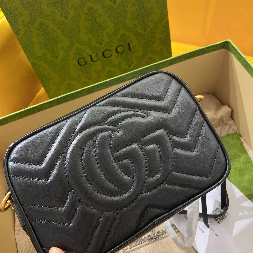 GUCCI MINI 18 MARMONT MATELASSÉ BLACK CALFSKIN WITH GOLDEN LOGO
