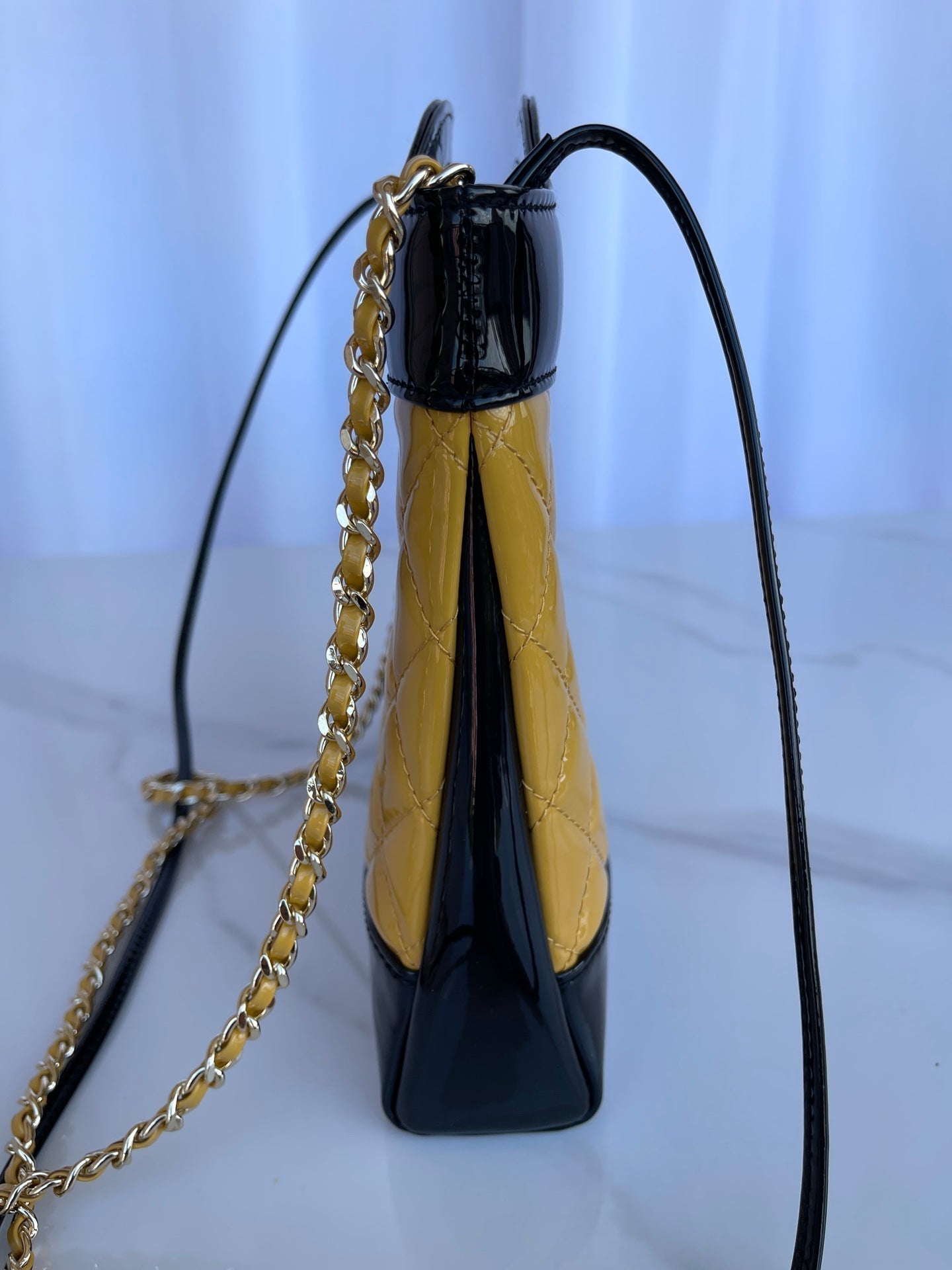 CHANEL MINI 23 SHOPPING BAG IN GLOSSY BLACK MIX MUSTARD YELLOW CALFSKIN