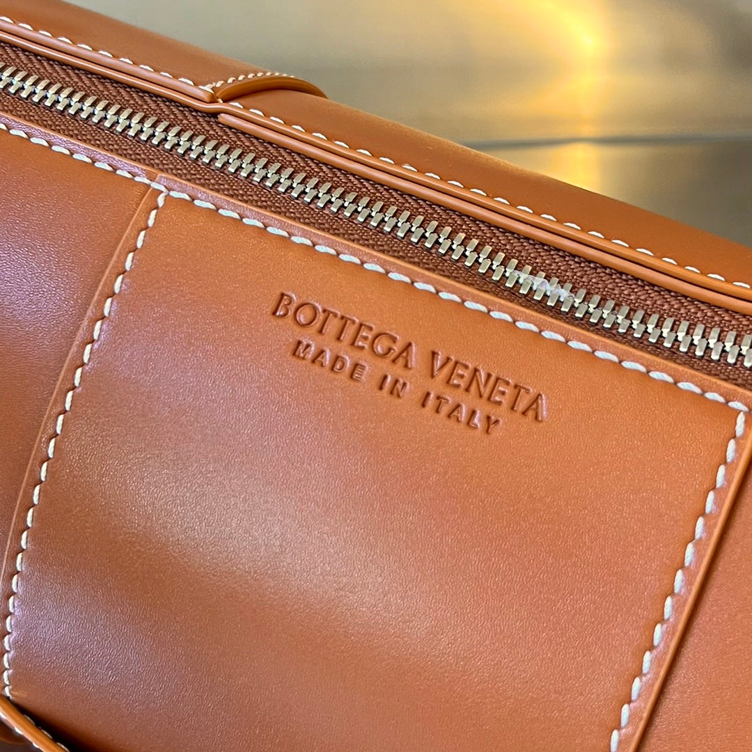 BOTTEGA VENETA CYLINDER CASSETTE 30 IN BRONZE BROWN CALFSKIN
