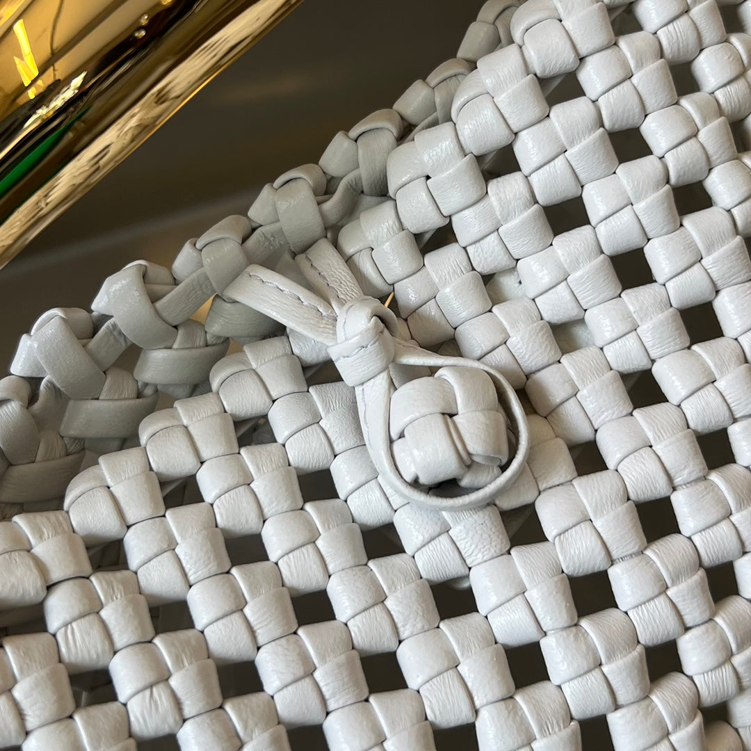 BOTTEGA VENETA SARDINE 29 BAG IN WHITE LAMBSKIN