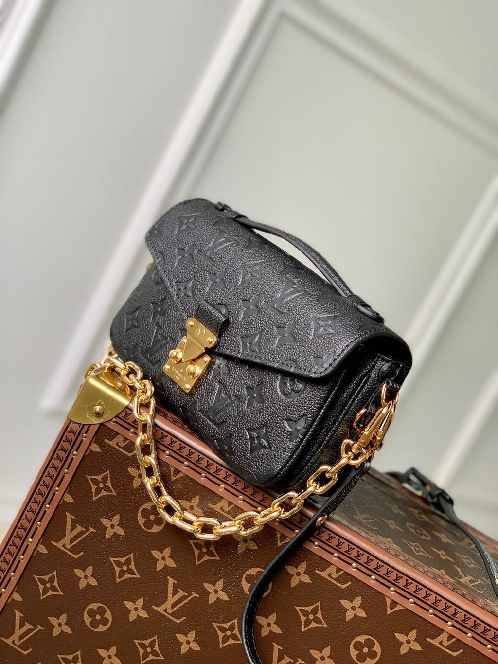 LOUIS VUITTON POCHETTE MÉTIS EAST WEST 21 IN GUN METAL EMBOSSED CALFSKIN GOLD HARDWARE
