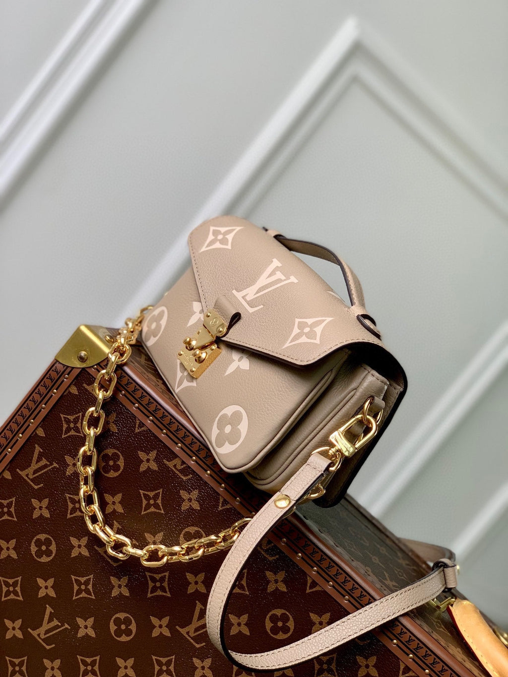 LOUIS VUITTON POCHETTE MÉTIS EAST WEST 21 IN BEIGE MONOGRAM EMPREINTE CALFSKIN EMBOSSED LOGO