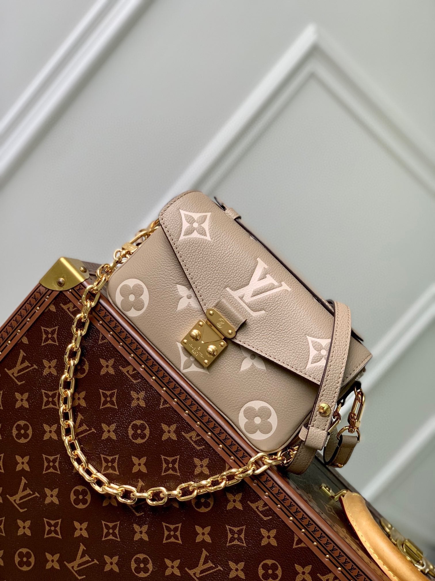 LOUIS VUITTON POCHETTE MÉTIS EAST WEST 21 IN BEIGE MONOGRAM EMPREINTE CALFSKIN EMBOSSED LOGO
