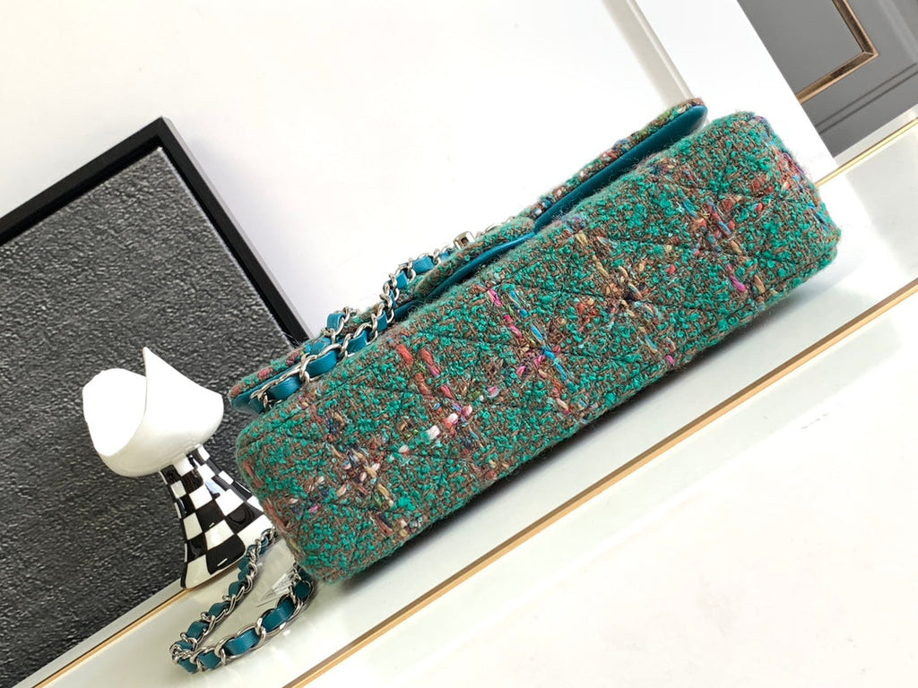 CHANEL MEDIUM 25 CLASSIC BAG IN GREEN FOREST WOOL TWEED