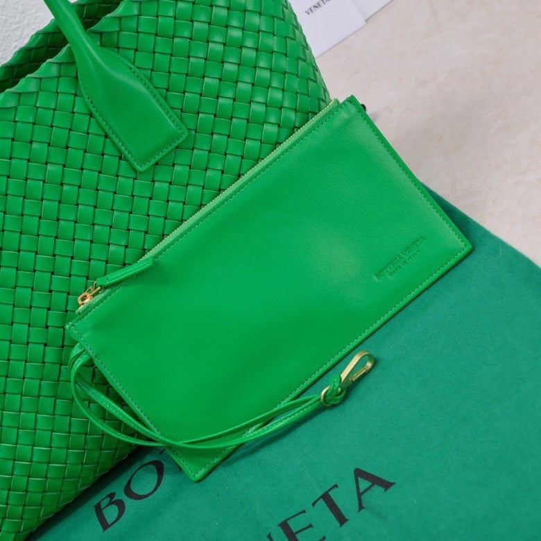 BOTTEGA VENETA Large Cabat 45cm Green Lambskin Ghw