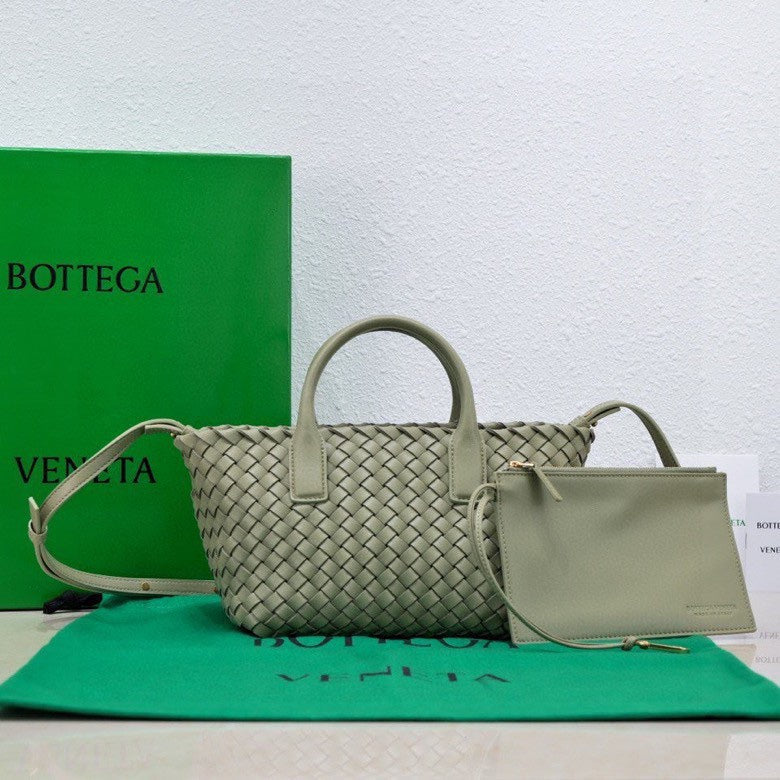 BOTTEGA VENETA Mini Cabat 20cm Light Green Lambskin Ghw