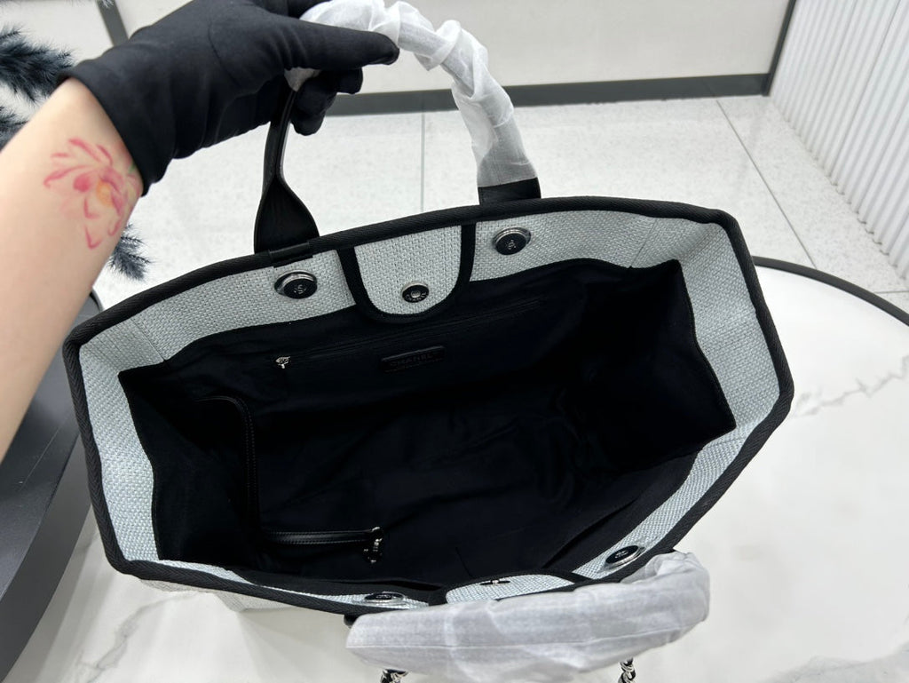 CHANEL DEAUVILLE LARGE 38 TOTE BAG IN LIGHT GREY CANVAS WITH BLACK LOGO