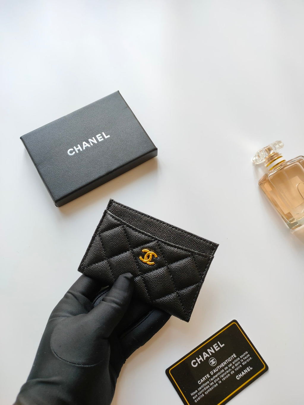 CHANEL CARD HOLDER 11.2 BLACK GRAINED CALFSKIN GOLD ICON